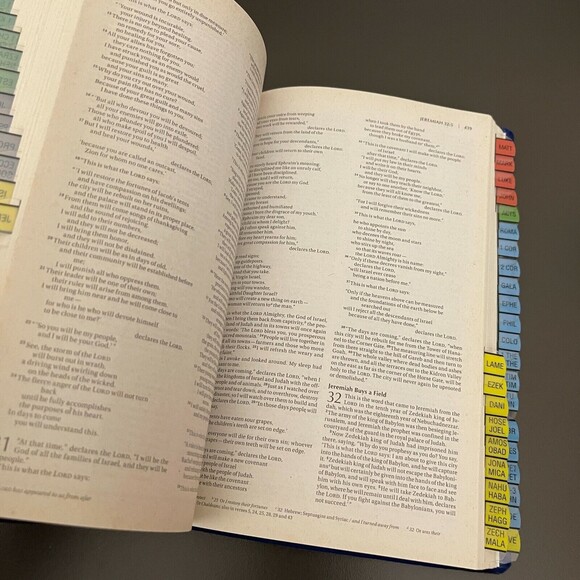 Holy Bible New International Version NIV Zondervan with Chapter Book Marks - Picture 5 of 7